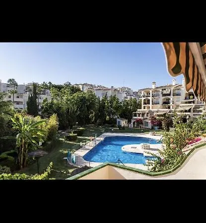 Seaside Serenity: 2br Getaway Apartment Malaga
